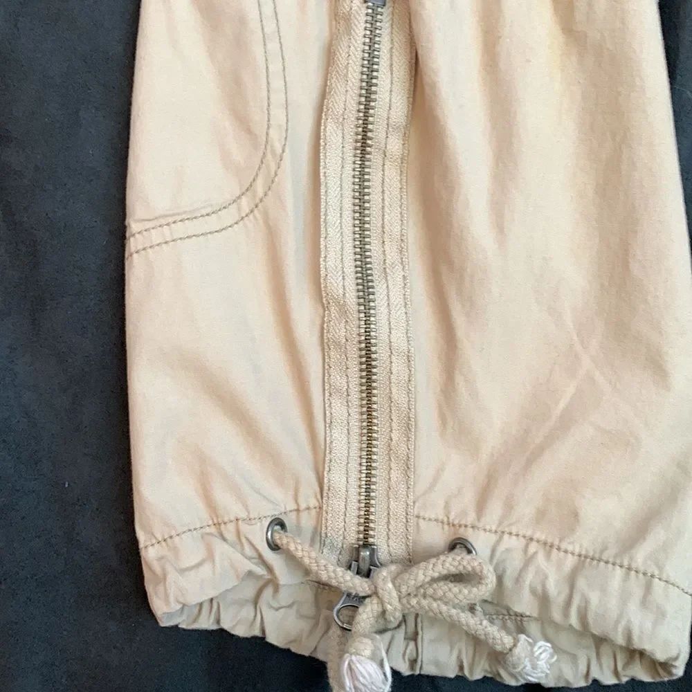 Motherhood Maternity Capris Cargo Pants M Tan - Picture 8 of 8